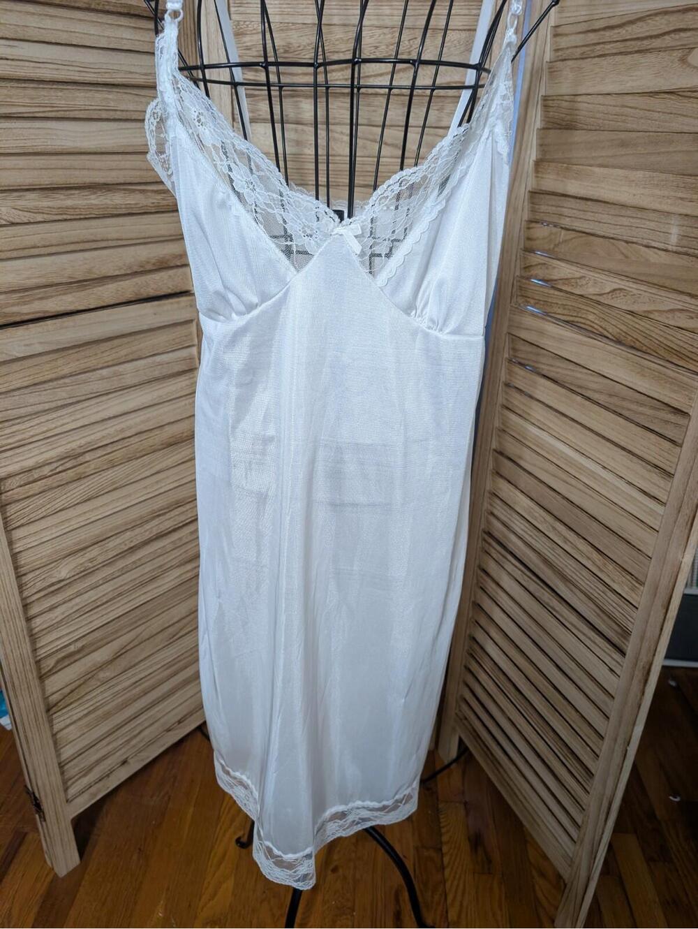 VTG Full Slip Adjustable USA Size Large Lace Nylon